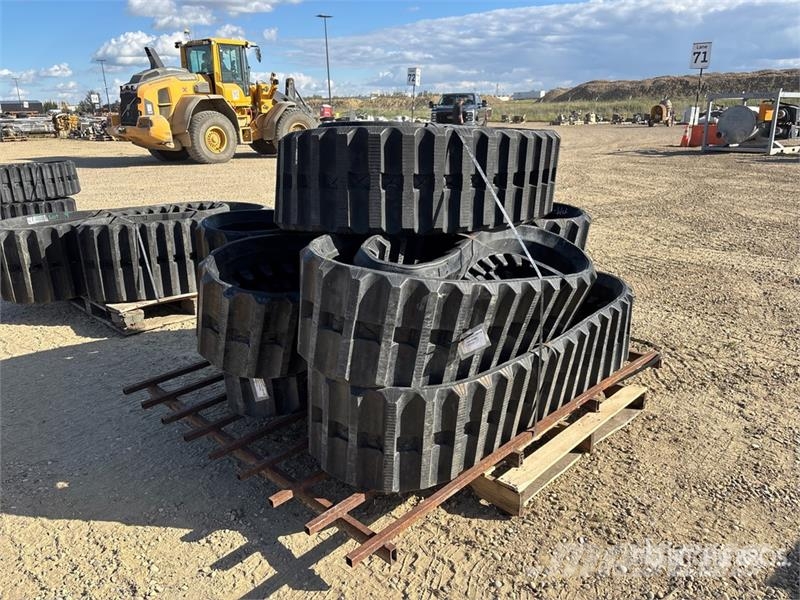 Quantity of (5) Rubber 350 x 100 x 58 Tracks (Unus Muud osad