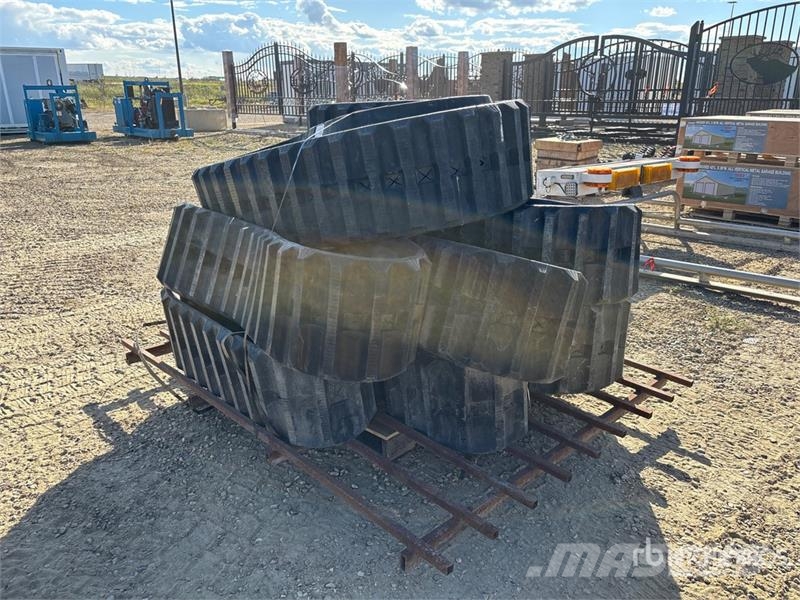 Quantity of (5) Rubber 350 x 100 x 58 Tracks (Unus Muud osad