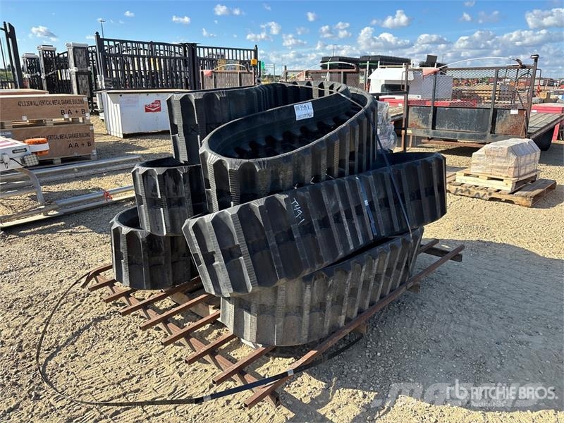 Quantity of (5) Rubber 350 x 100 x 58 Tracks (Unus Muud osad