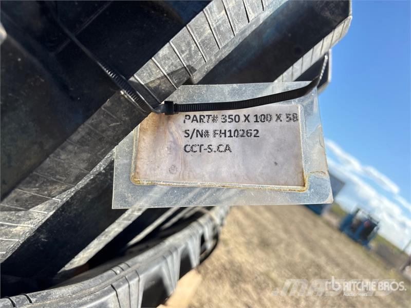 Quantity of (5) Rubber 350 x 100 x 58 Tracks (Unus Muud osad