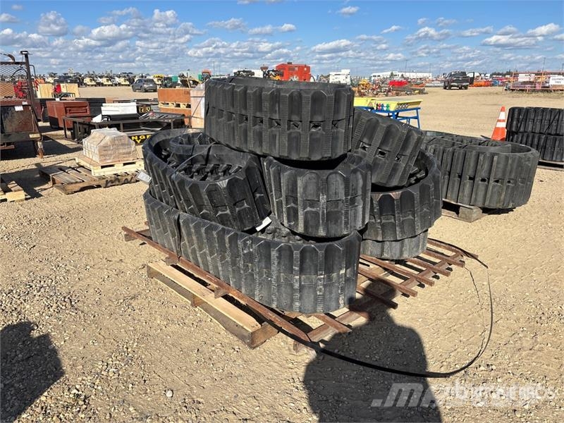 Quantity of (5) Rubber 350 x 100 x 58 Tracks (Unus Muud osad