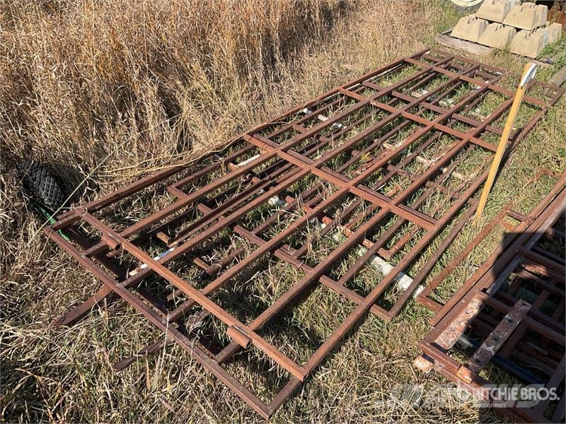  Quantity of (5) Steel . Livestock Gate ماكينات وملحقات مواش أخرى