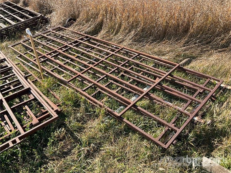  Quantity of (5) Steel . Livestock Gate ماكينات وملحقات مواش أخرى