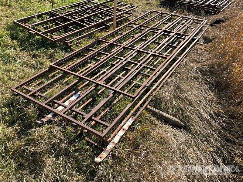  Quantity of (5) Steel . Livestock Gate ماكينات وملحقات مواش أخرى