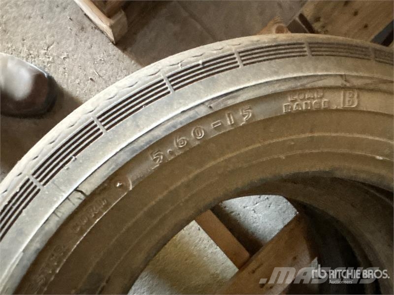 Quantity of (5) Tires Gume, točkovi i felne