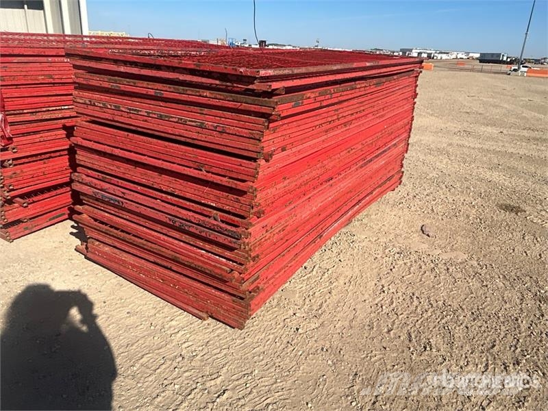 Quantity of (50) 10 ft x 4 ft Temporary Site Fence Drugi deli
