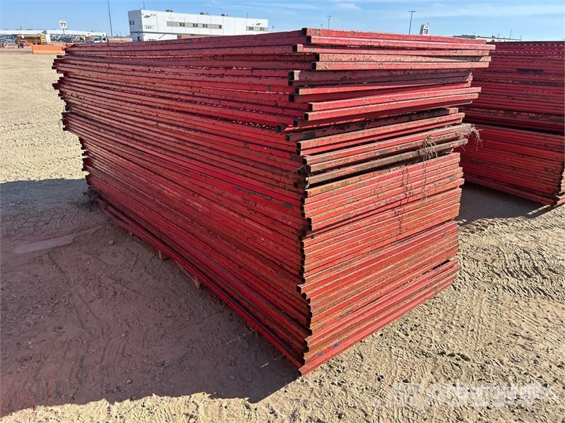  Quantity of (50) 10 ft x 4 ft Site Fence Drugi deli
