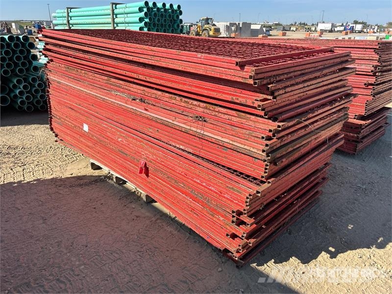  Quantity of (50) 10 ft x 4 ft Site Fence Drugi deli