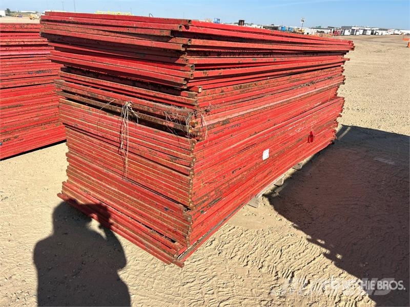  Quantity of (50) 10 ft x 4 ft Site Fence Drugi deli