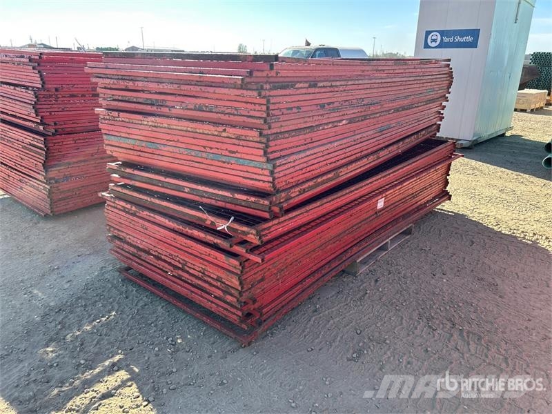 Quantity of (50) 10 ft x 4 ft Temporary Site Fence Drugi deli