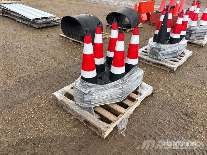 Quantity of (50) 30 in Traffic Cones (Unused) Rohrverlegeraupen