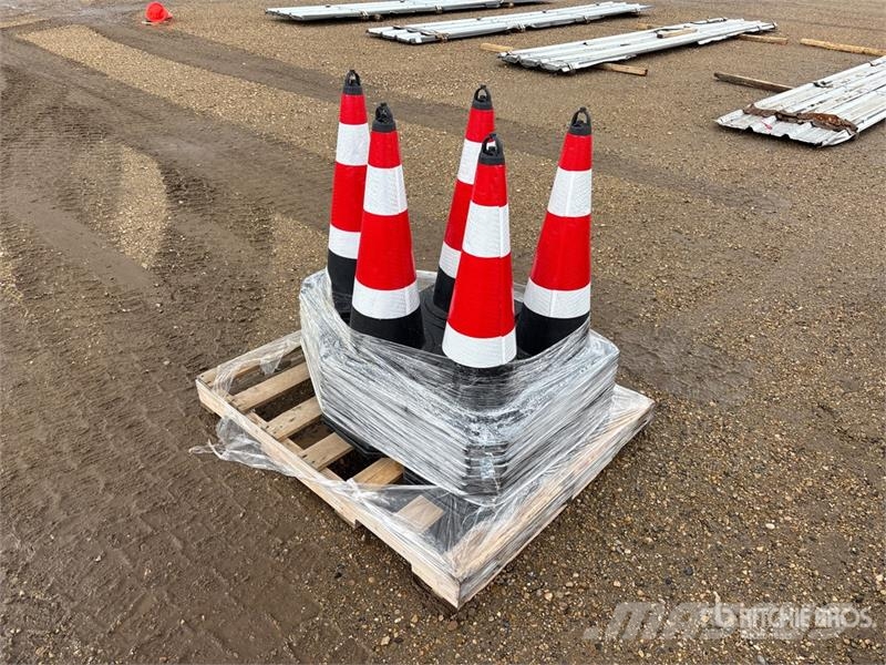 Quantity of (50) 30 in Traffic Cones (Unused) Rohrverlegeraupen