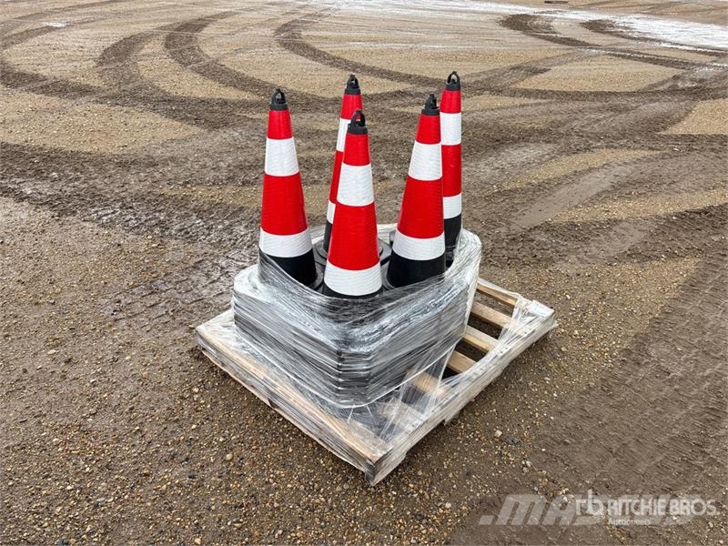 Quantity of (50) 30 in Traffic Cones (Unused) Rohrverlegeraupen