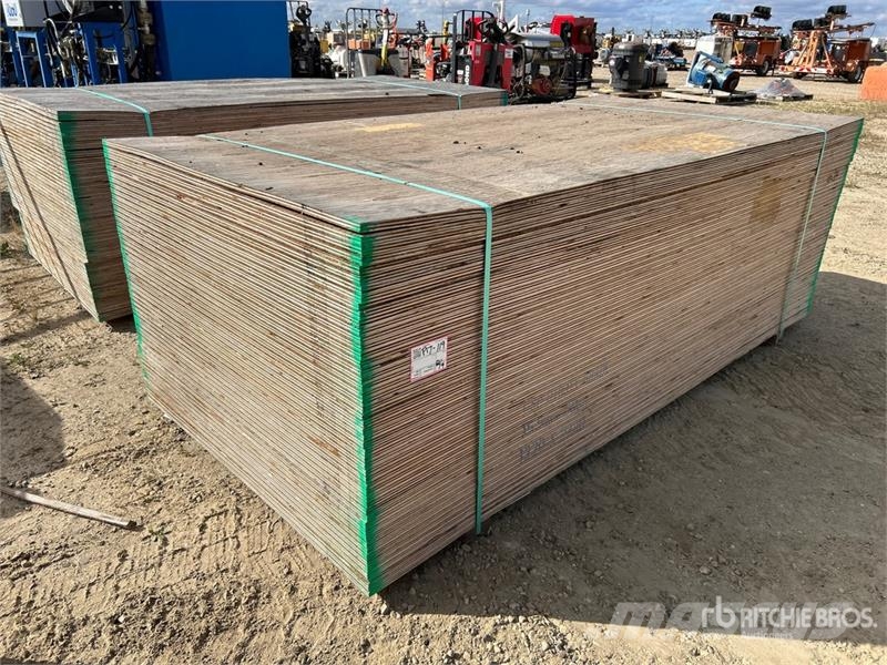 Quantity of (50) 4 ft x 8 ft x 5/8 in DFP Plywood Andre komponenter