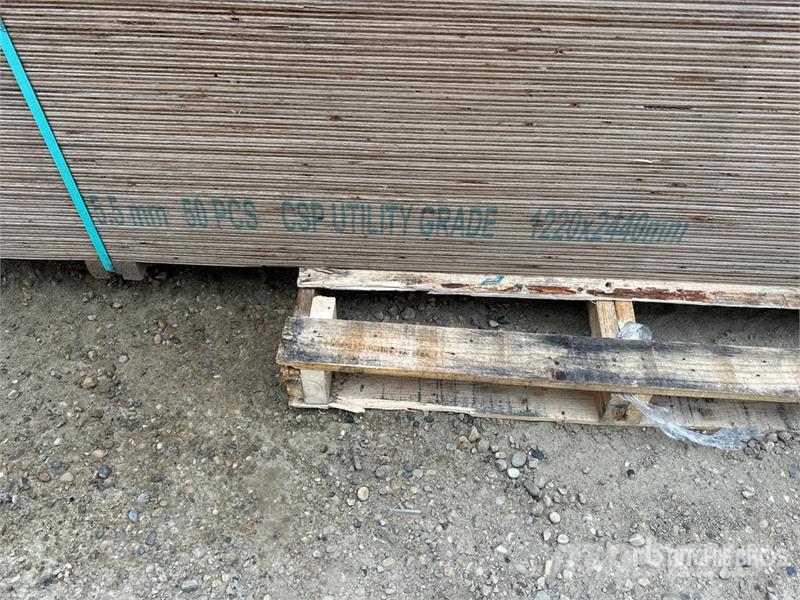 Quantity of (50) 4 ft x 8 ft 5/8 DFP Plywood Plywo Inne akcesoria