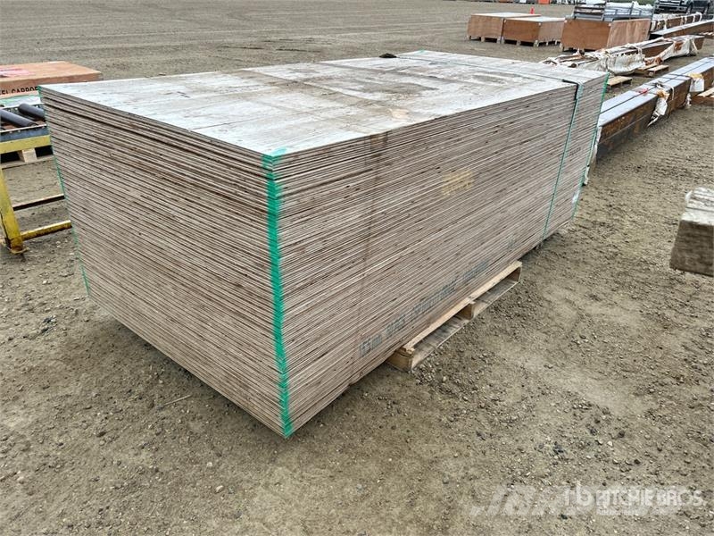 Quantity of (50) 4 ft x 8 ft 5/8 DFP Plywood (Unus Inne akcesoria