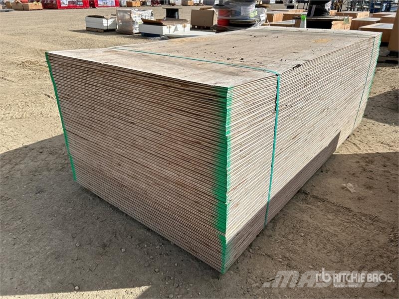 Quantity of (50) 4 ft x 8 ft x 5/8 in DFP Plywood Andre komponenter