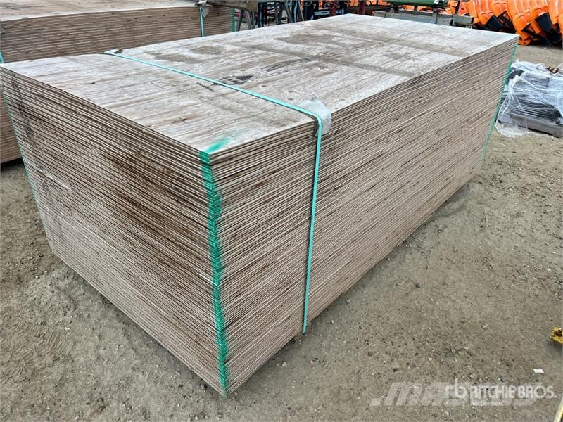 Quantity of (50) 4 ft x 8 ft 5/8 DFP Plywood (Unus Inne akcesoria