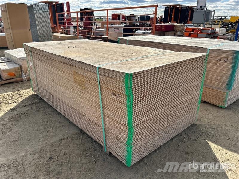 Quantity of (50) 4 ft x 8 ft x 5/8 in DFP Plywood Andre komponenter