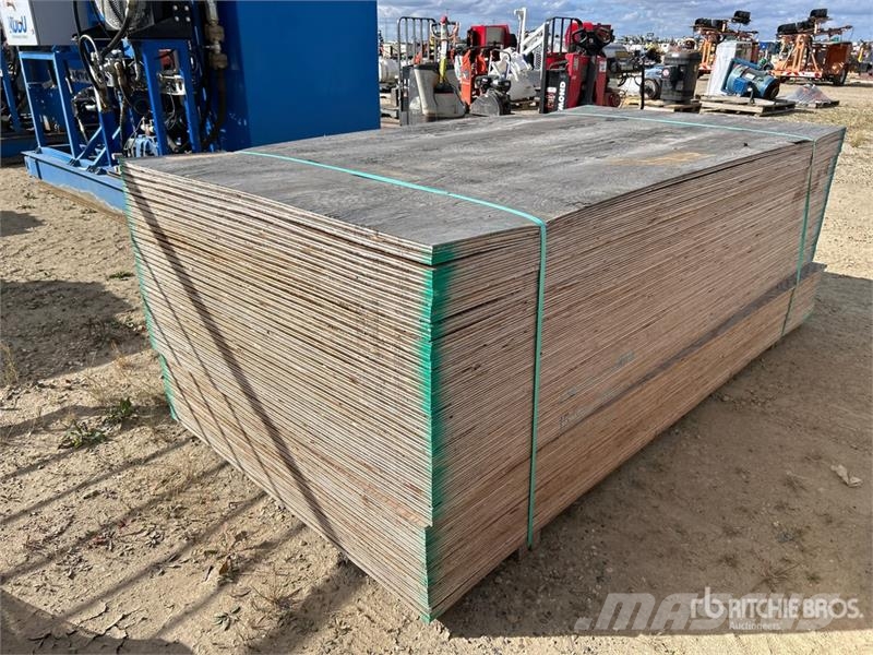 Quantity of (50) 4 ft x 8 ft x 5/8 in DFP Plywood Andre komponenter