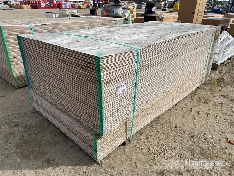 Quantity of (50) 4 ft x 8 ft x 5/8 in DFP Plywood Andre komponenter