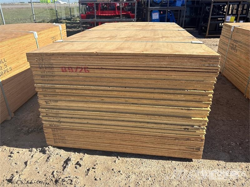  Quantity of (50) 5/8" 4x8 CSP/DFP No Stamp Plywood Andre komponenter