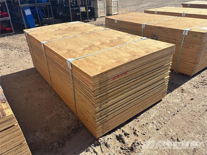  Quantity of (50) 5/8" 4x8 CSP/DFP No Stamp Plywood Andre komponenter