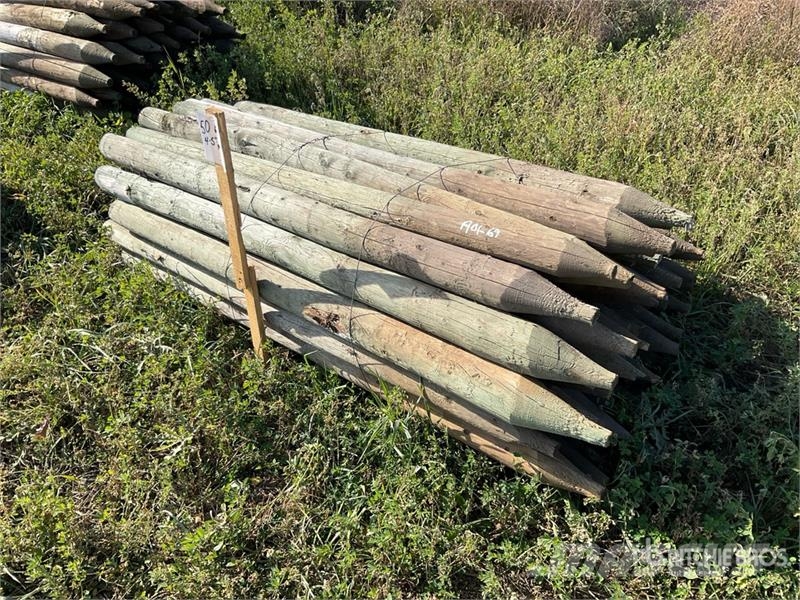  Quantity of (50) 6 ft Fence Posts ماكينات وملحقات مواش أخرى