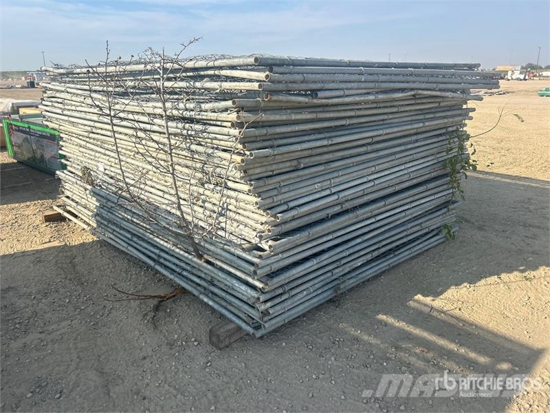  Quantity of (50) 8ft x 10ft Chain Link Galvanized  Lauksaimniecība- Citi