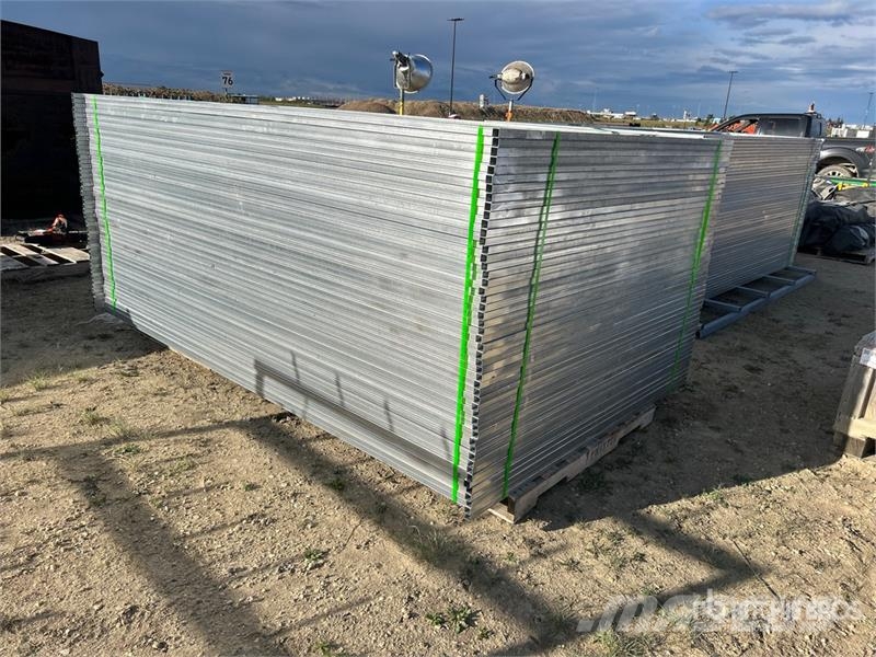 Quantity of (50) Galvanized Temporary Site (Unused Строителство - Други