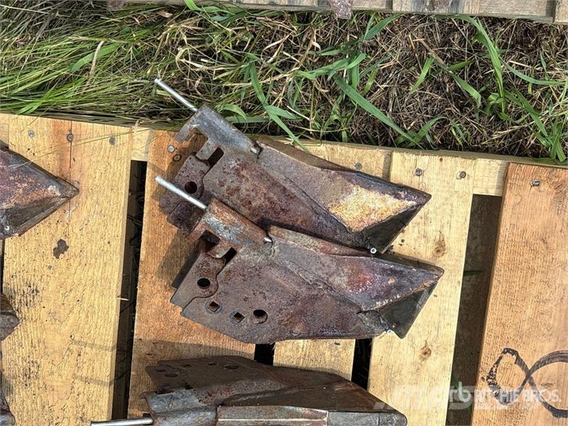 Quantity of (52) Air Drill Openers Další
