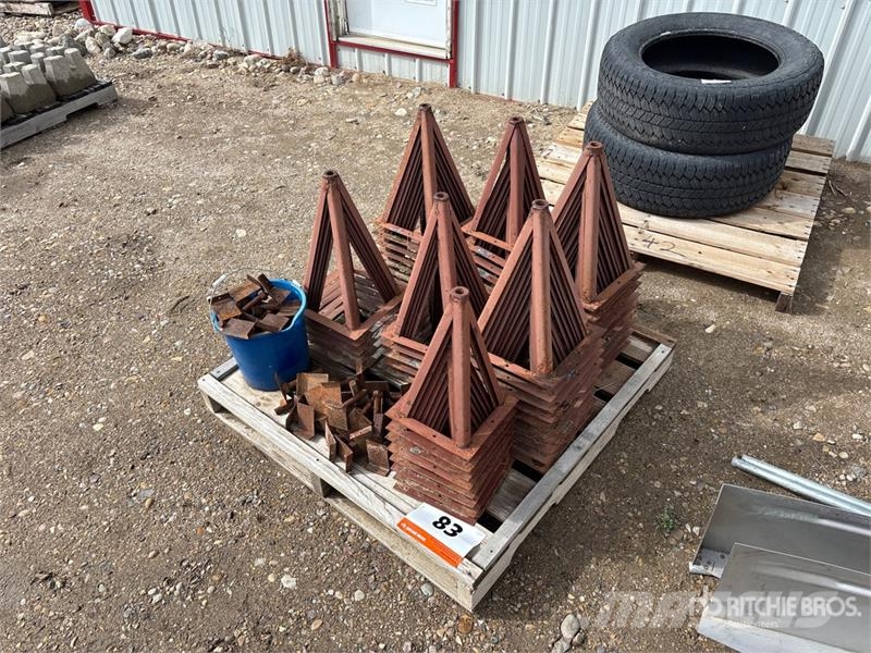  Quantity of (52) Structural Steel Stands 吊车起重机、绞车吊货机和物料升降机