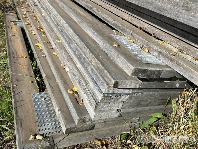 Quantity of (53) Weathered Wooden Rafters Andre komponenter