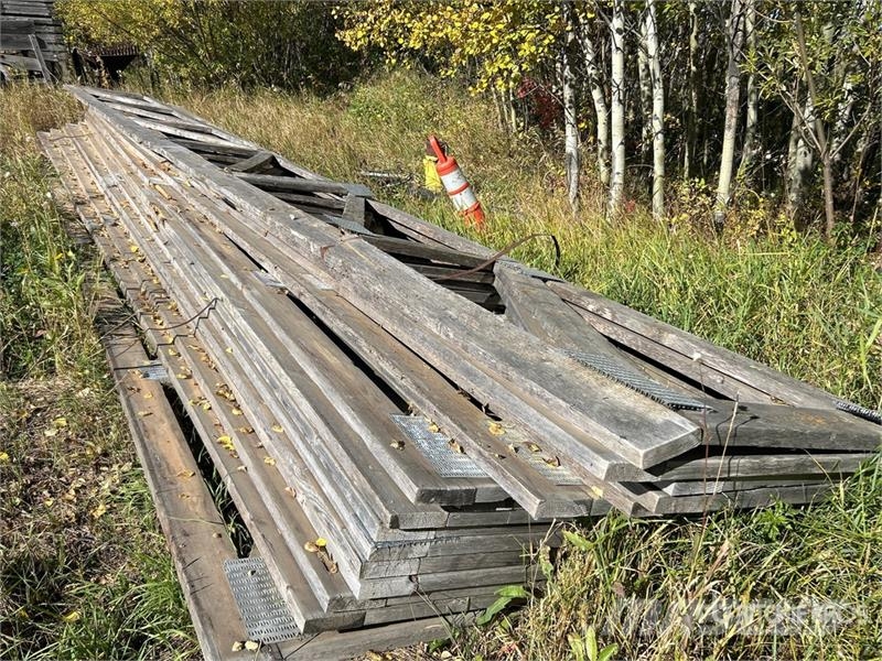 Quantity of (53) Weathered Wooden Rafters Andre komponenter