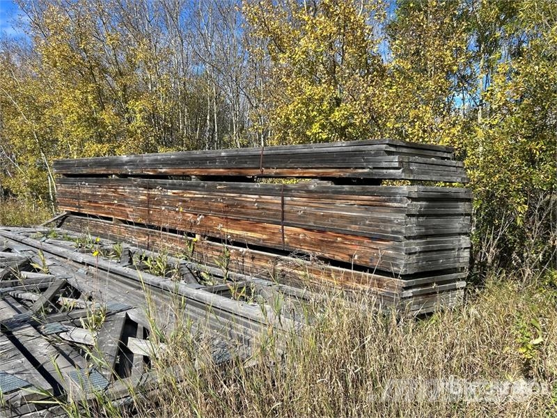 Quantity of (53) Weathered Wooden Rafters Andre komponenter