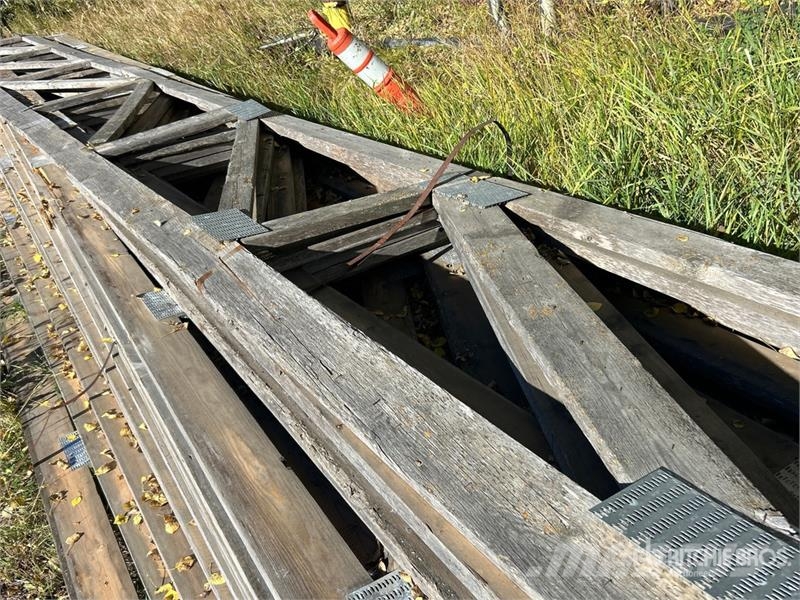 Quantity of (53) Weathered Wooden Rafters Andre komponenter