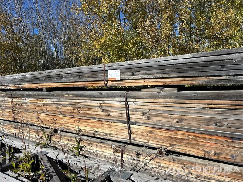 Quantity of (53) Weathered Wooden Rafters Andre komponenter