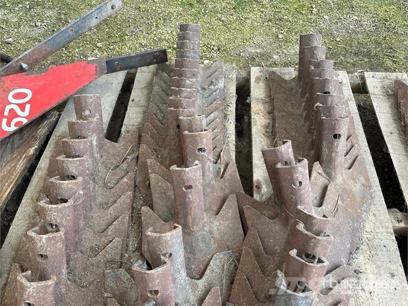  Quantity of (56) Cultivator Knock On Sweeps Muut maatalouskoneet