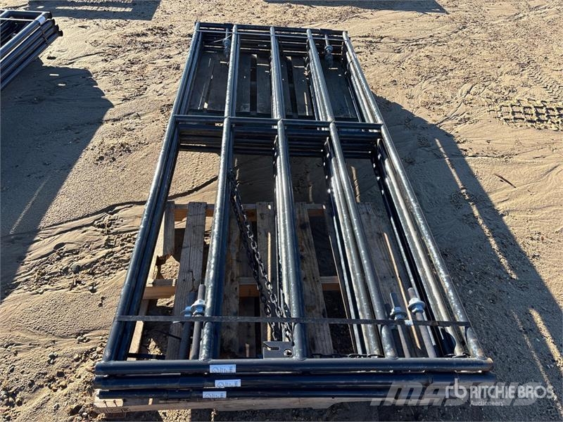 Quantity of (6) 10 ft x 4 ft Steel Livestock Gate Autres matériels d'élevage