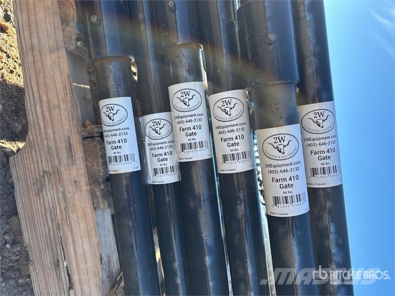 Quantity of (6) 10 ft x 4 ft Steel Livestock Gate Autres matériels d'élevage
