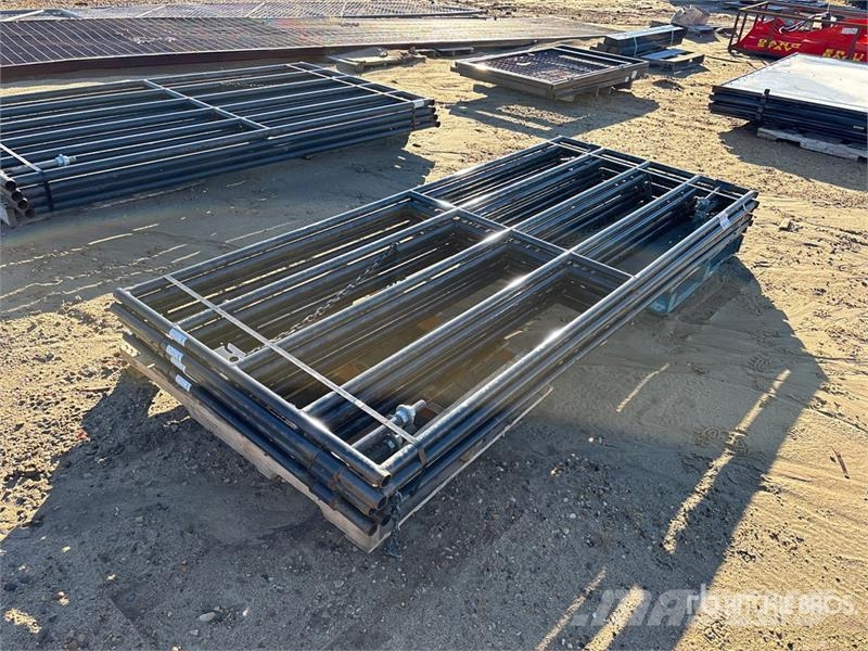 Quantity of (6) 10 ft x 4 ft Steel Livestock Gate Autres matériels d'élevage