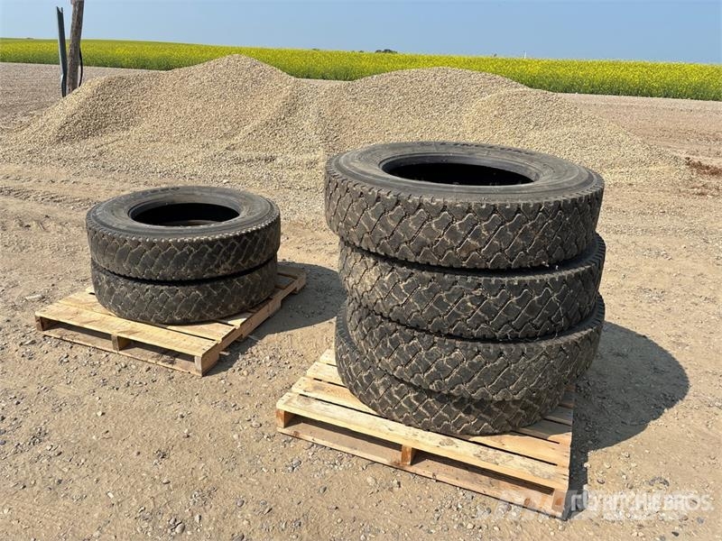 Quantity of (6) 11R24.5 Tires Opony, koła i felgi