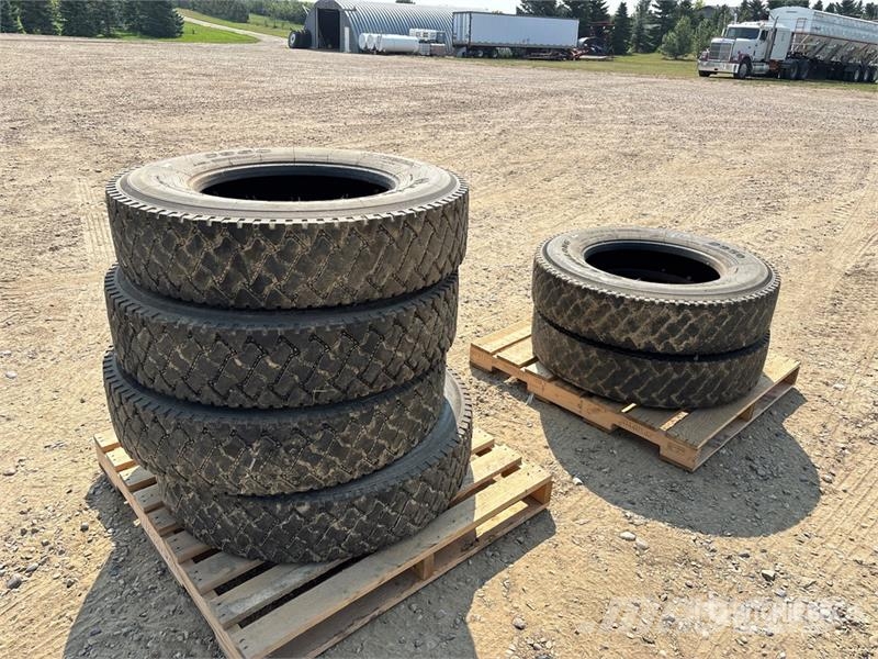 Quantity of (6) 11R24.5 Tires Opony, koła i felgi