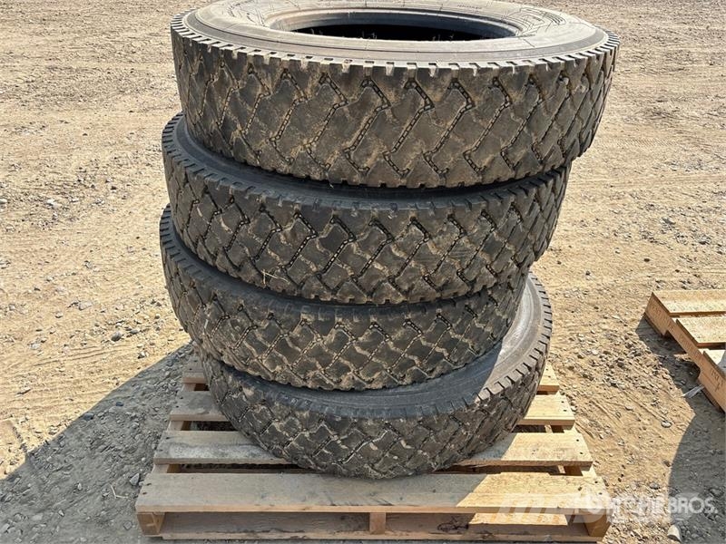 Quantity of (6) 11R24.5 Tires Opony, koła i felgi