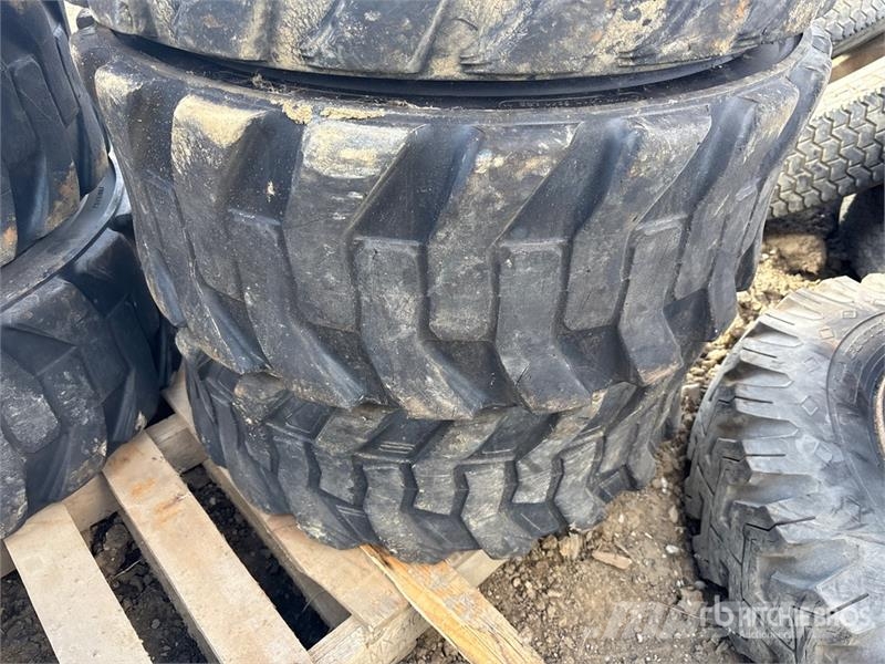 Quantity of (6) 12-16.5 Tires Gume, točkovi i felne