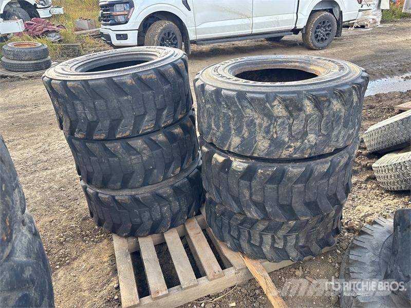 Quantity of (6) 12-16.5 Tires Gume, točkovi i felne