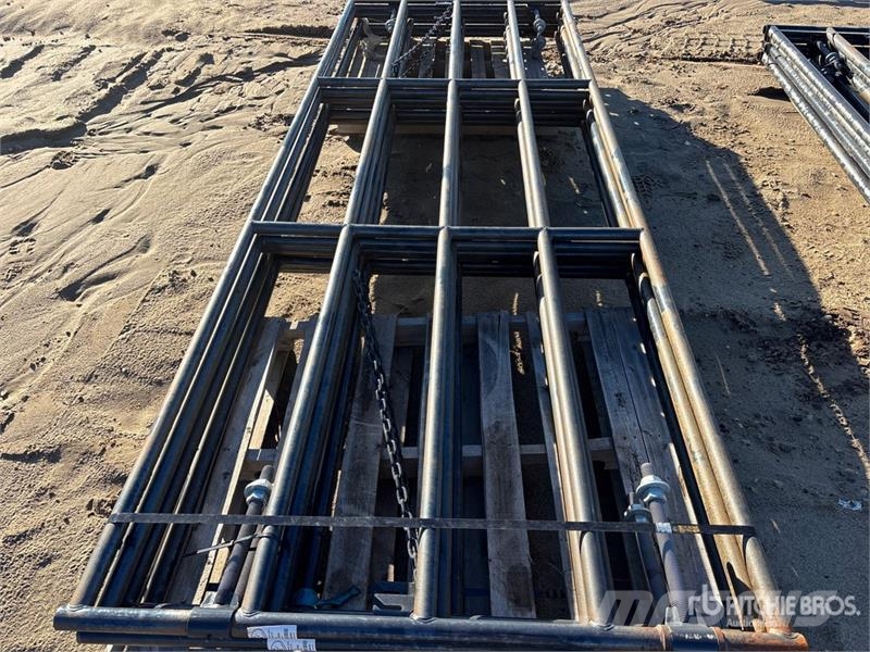 Quantity of (6) 12 ft x 4 ft Steel Livestock Gate Autres matériels d'élevage