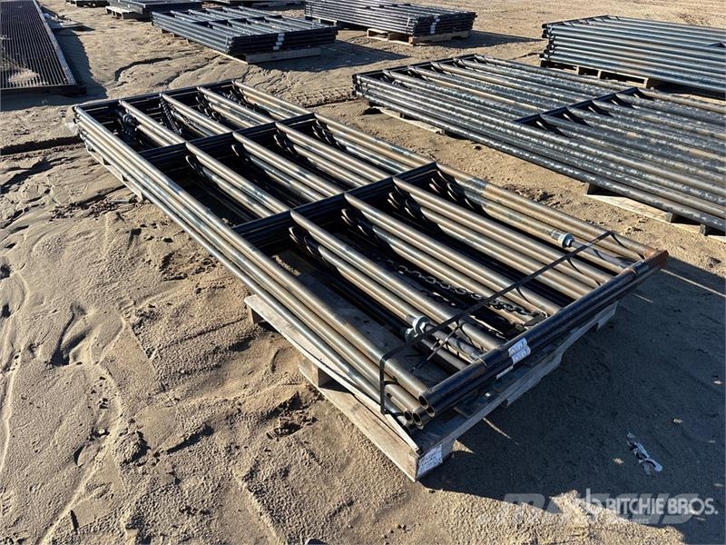 Quantity of (6) 12 ft x 4 ft Steel Livestock Gate Autres matériels d'élevage