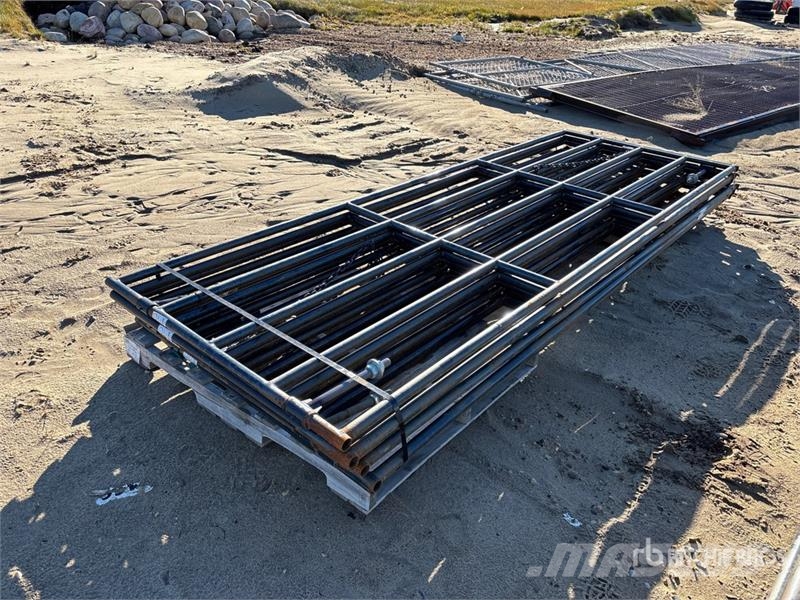 Quantity of (6) 12 ft x 4 ft Steel Livestock Gate Autres matériels d'élevage