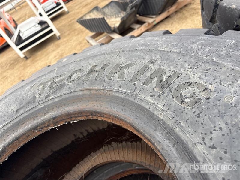  Quantity of (6) 17.5R25 Tires الإطارات والعجلات والحافات